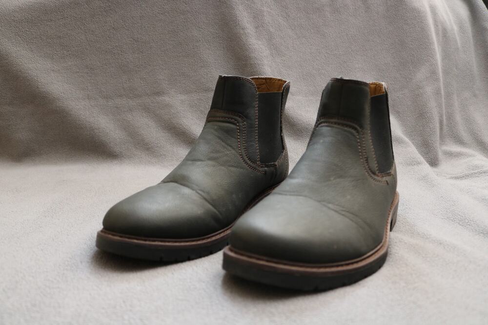 DOCKERS Chelsea Boots Mens Size 10 Black Faux Leather Brown Stitching Ankle